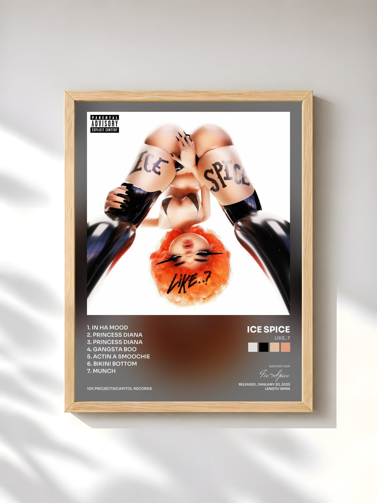 #bois Tableau de l'album Like..? de Ice Spice, cadre en bois brut, imprimé et encadré en France