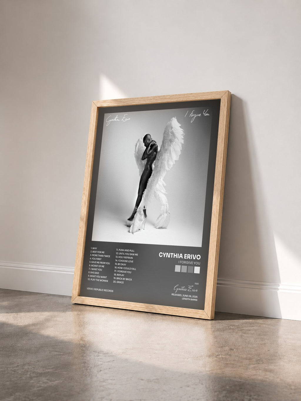 #bois Tableau de l'album I Forgive You de Cynthia Erivo vu de trois quarts, cadre en bois brut