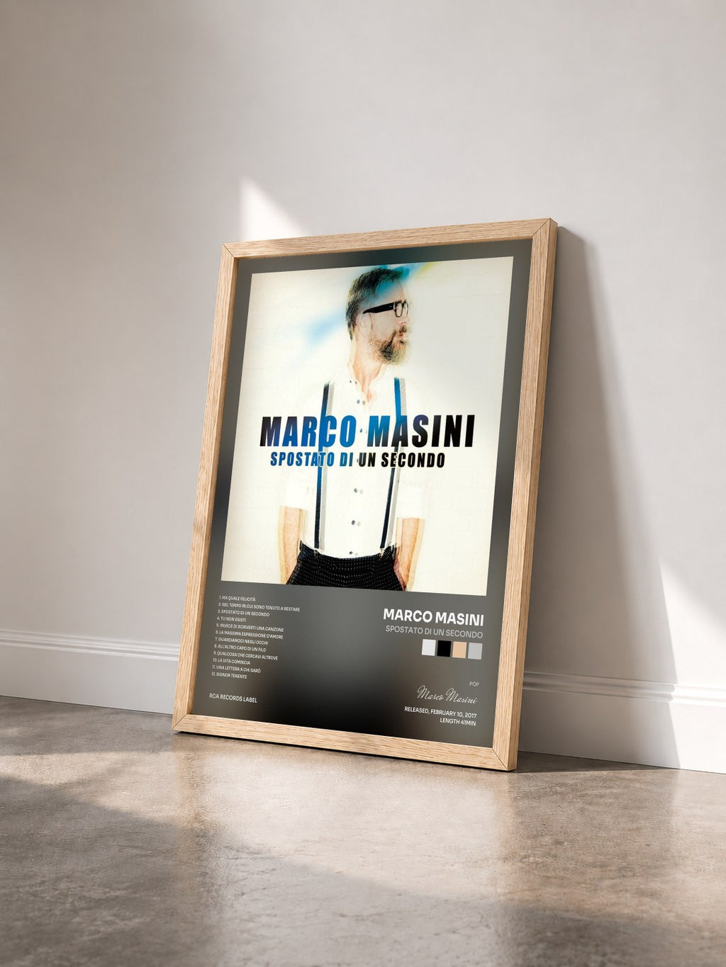 #bois Tableau de l'album Spostato di un secondo de Marco Masini vu de trois quarts, cadre en bois brut