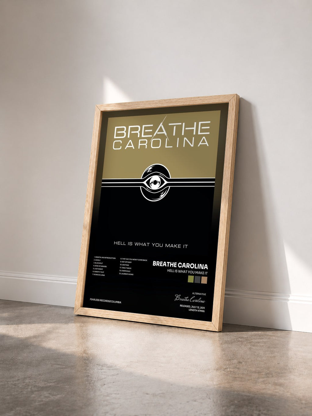 #bois Tableau de l'album Hell Is What You Make It de Breathe Carolina vu de trois quarts, cadre en bois brut