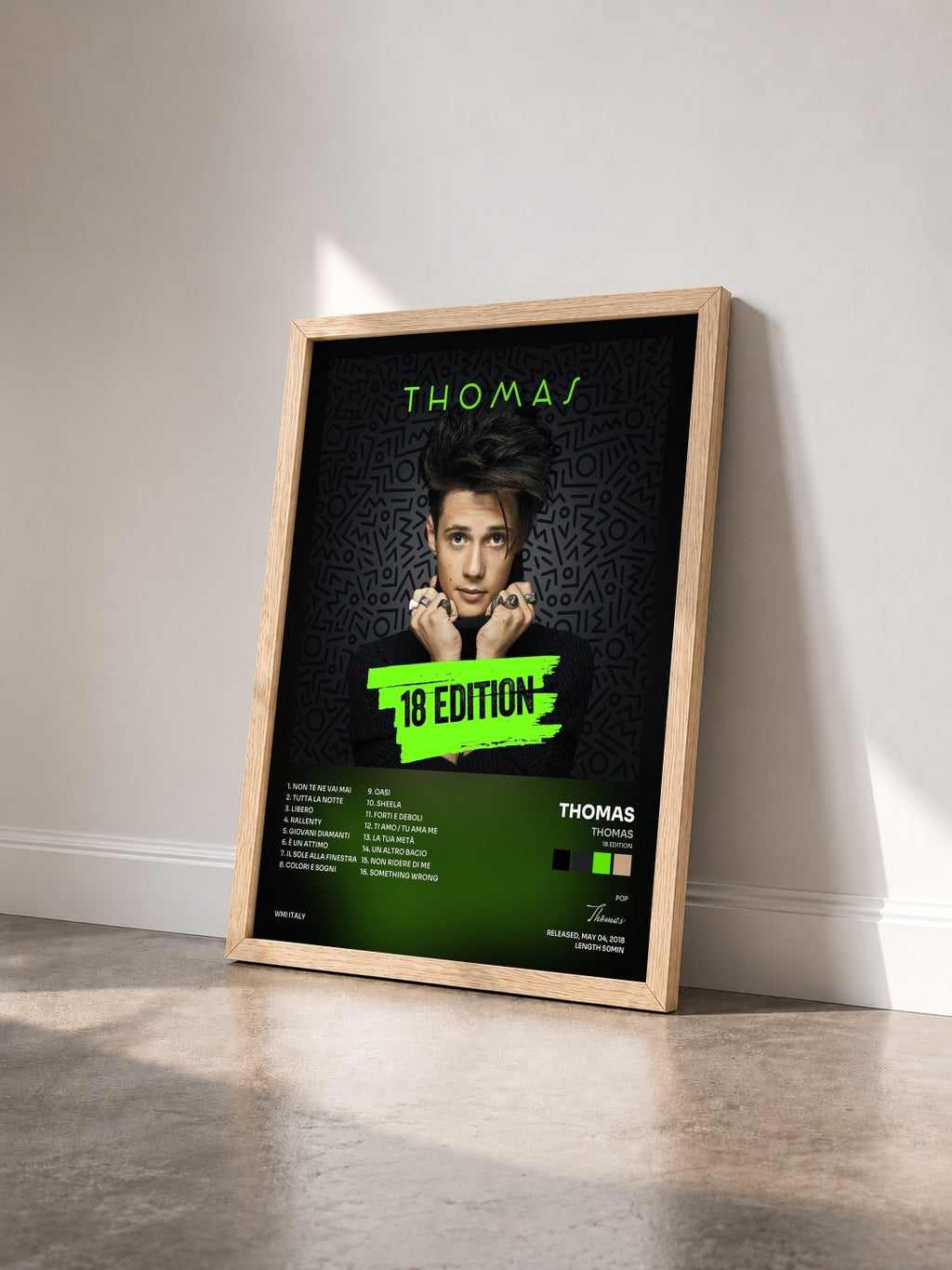 #bois Tableau de l'album Thomas (18 Edition) de Thomas vu de trois quarts, cadre en bois brut