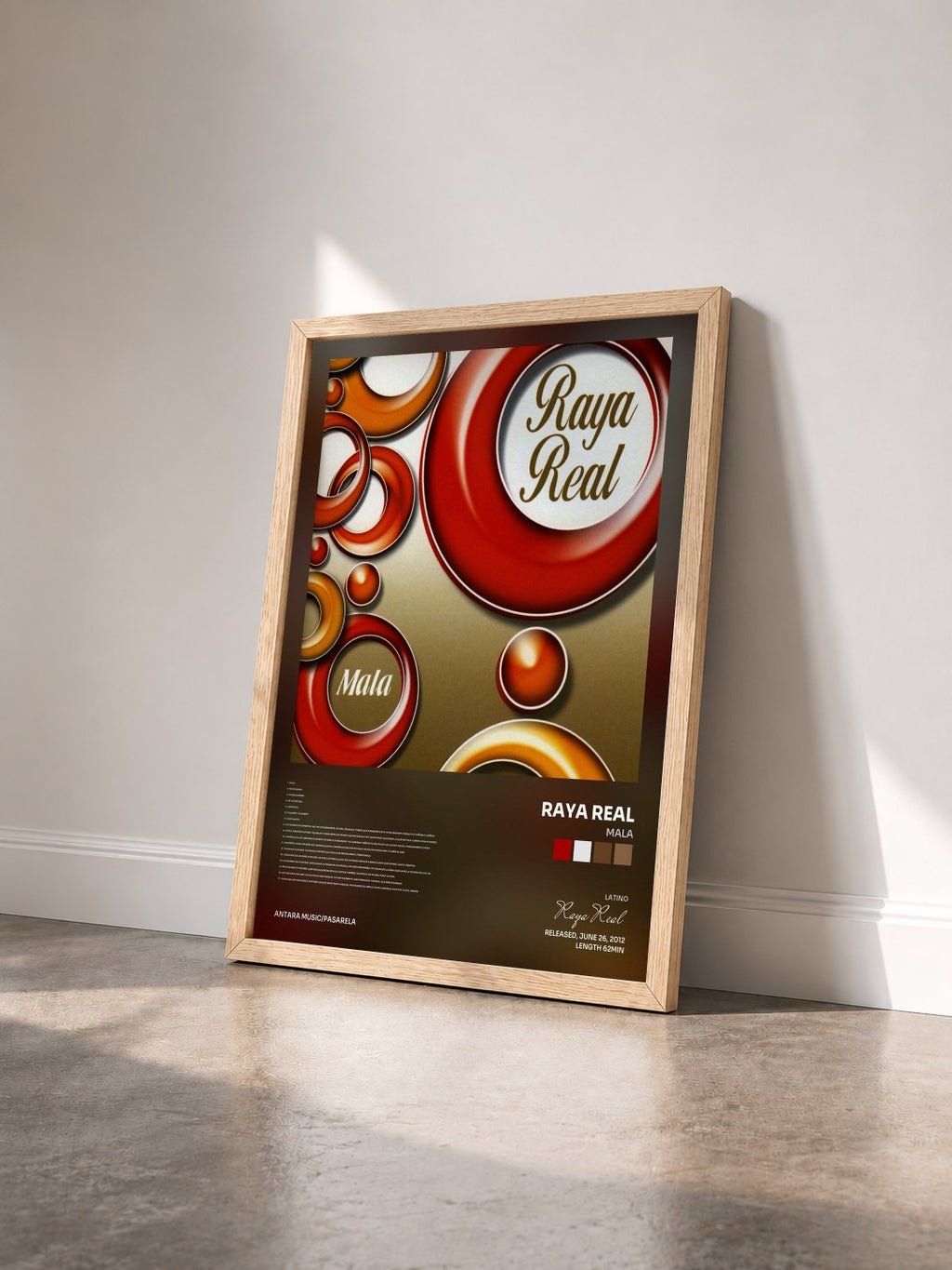 #bois Tableau de l'album Mala de Raya Real vu de trois quarts, cadre en bois brut