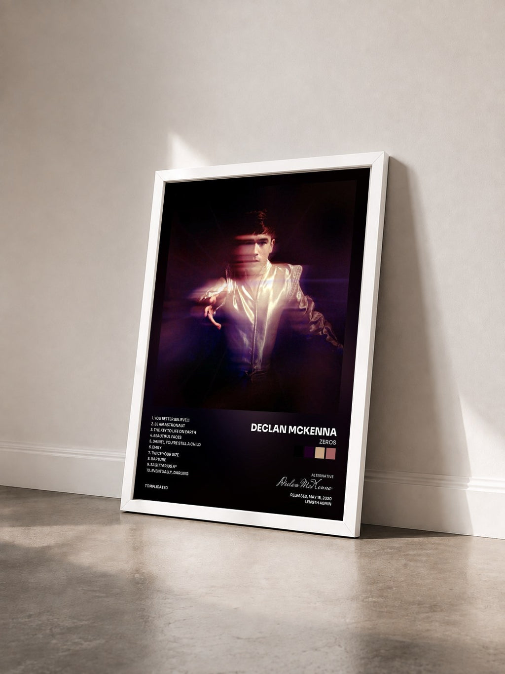 #blanc Tableau de l'album Zeros de Declan McKenna vu de trois quarts, cadre blanc