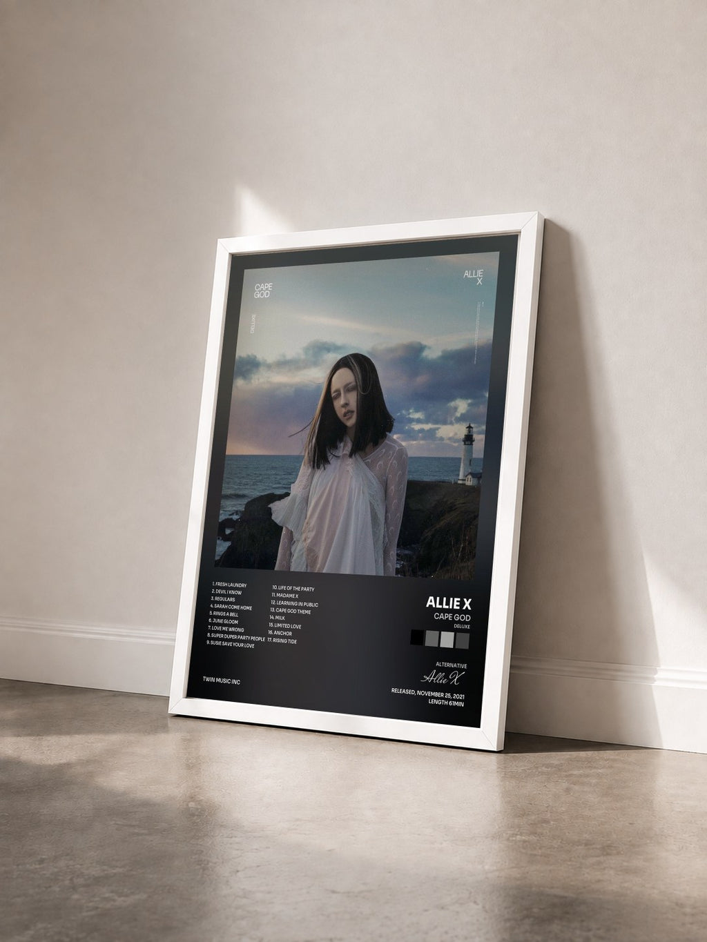 #blanc Tableau de l'album Cape God (Deluxe) de Allie X vu de trois quarts, cadre blanc