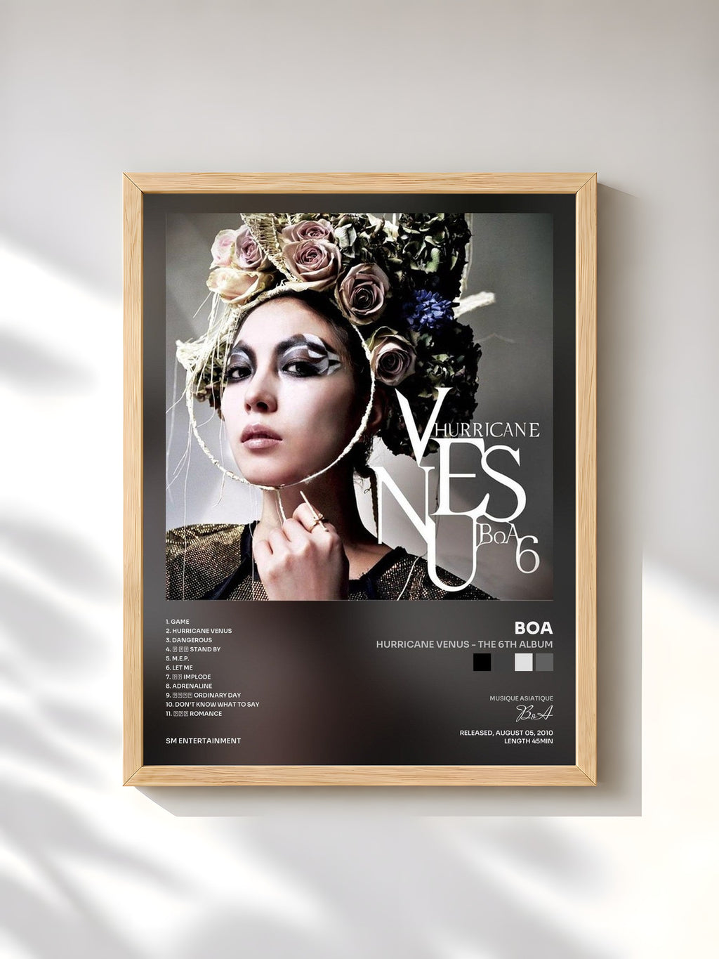 #bois Tableau de l'album Hurricane Venus - The 6th Album de BoA, cadre en bois brut, imprimé et encadré en France