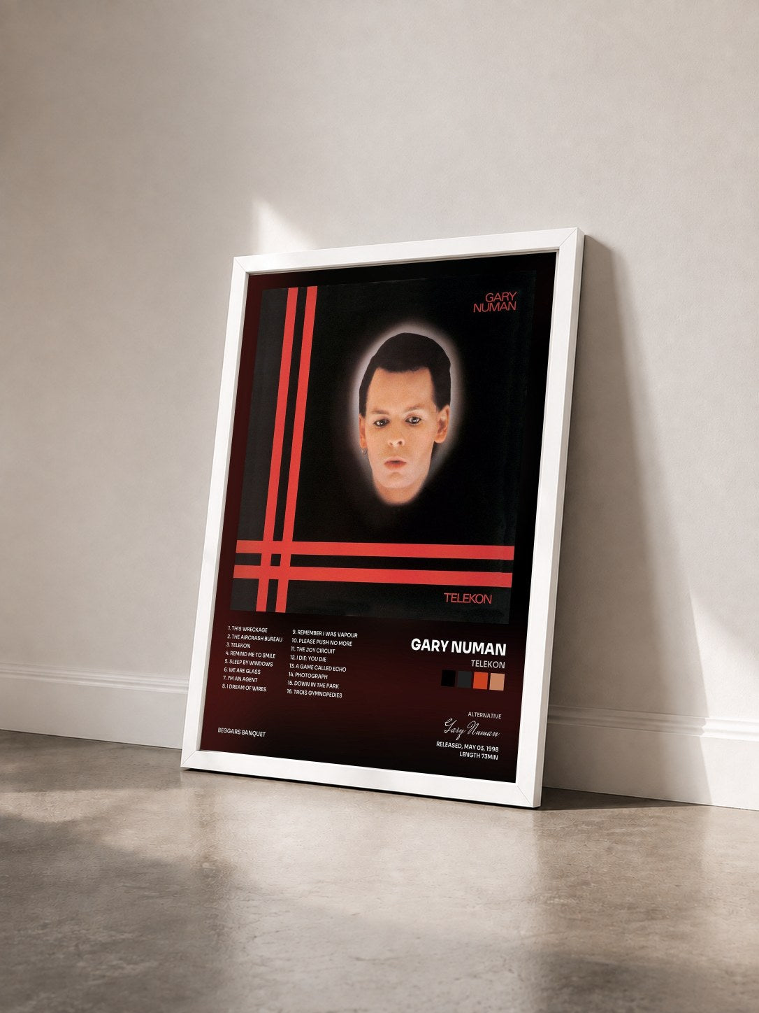 #blanc Tableau de l'album Telekon de Gary Numan vu de trois quarts, cadre blanc