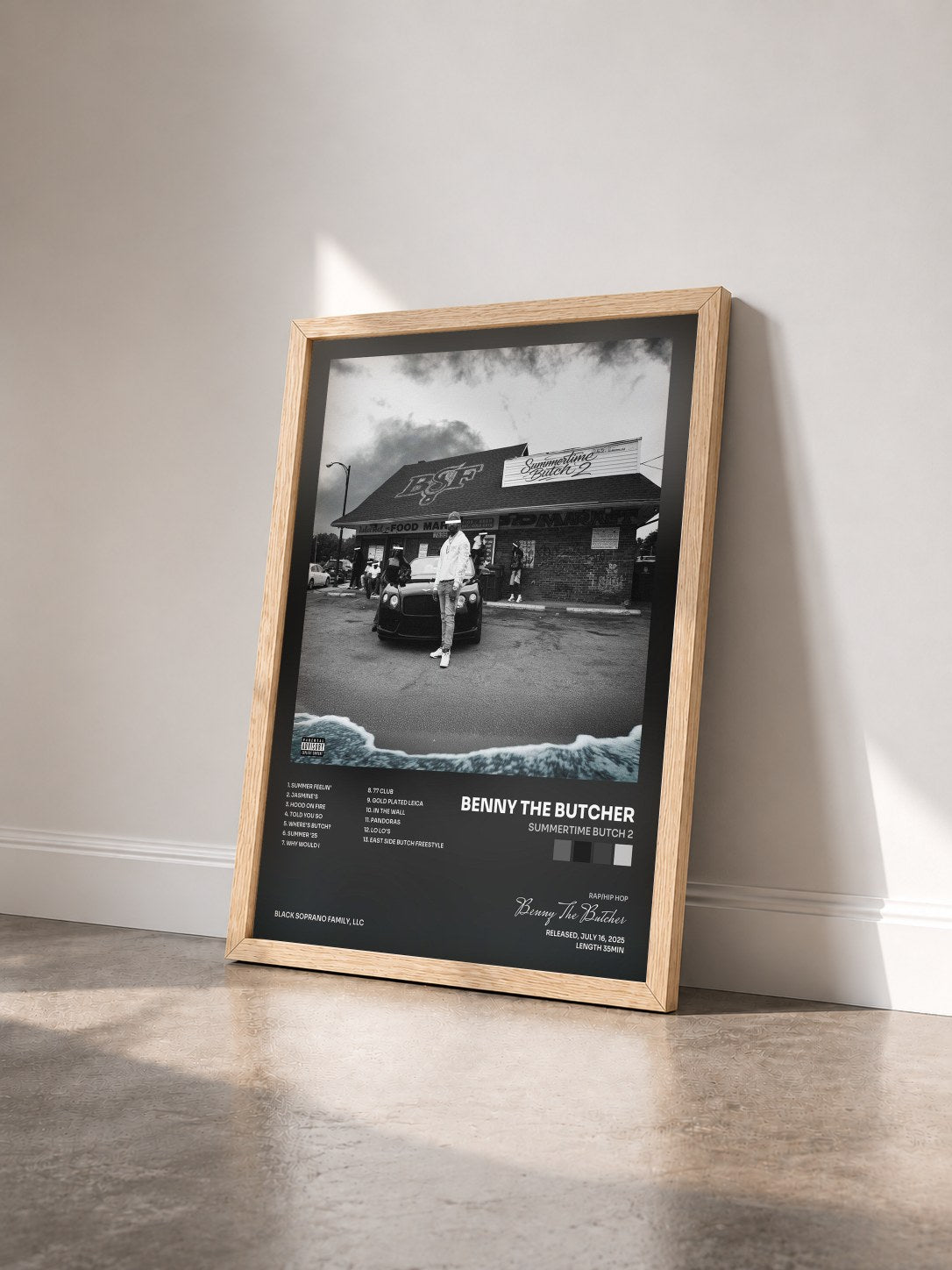 #bois Tableau de l'album Summertime Butch 2 de Benny The Butcher vu de trois quarts, cadre en bois brut
