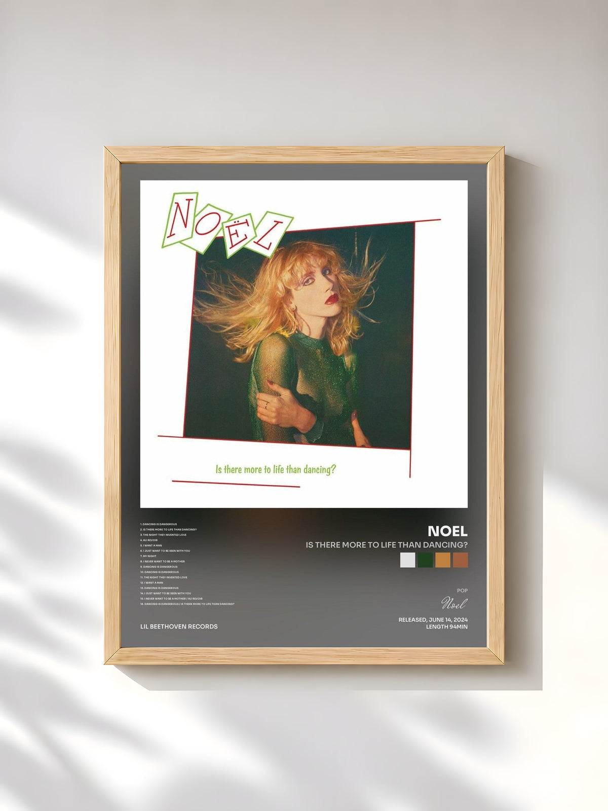 #bois Tableau de l'album Is there more to life than dancing? de Noel, cadre en bois brut, imprimé et encadré en France