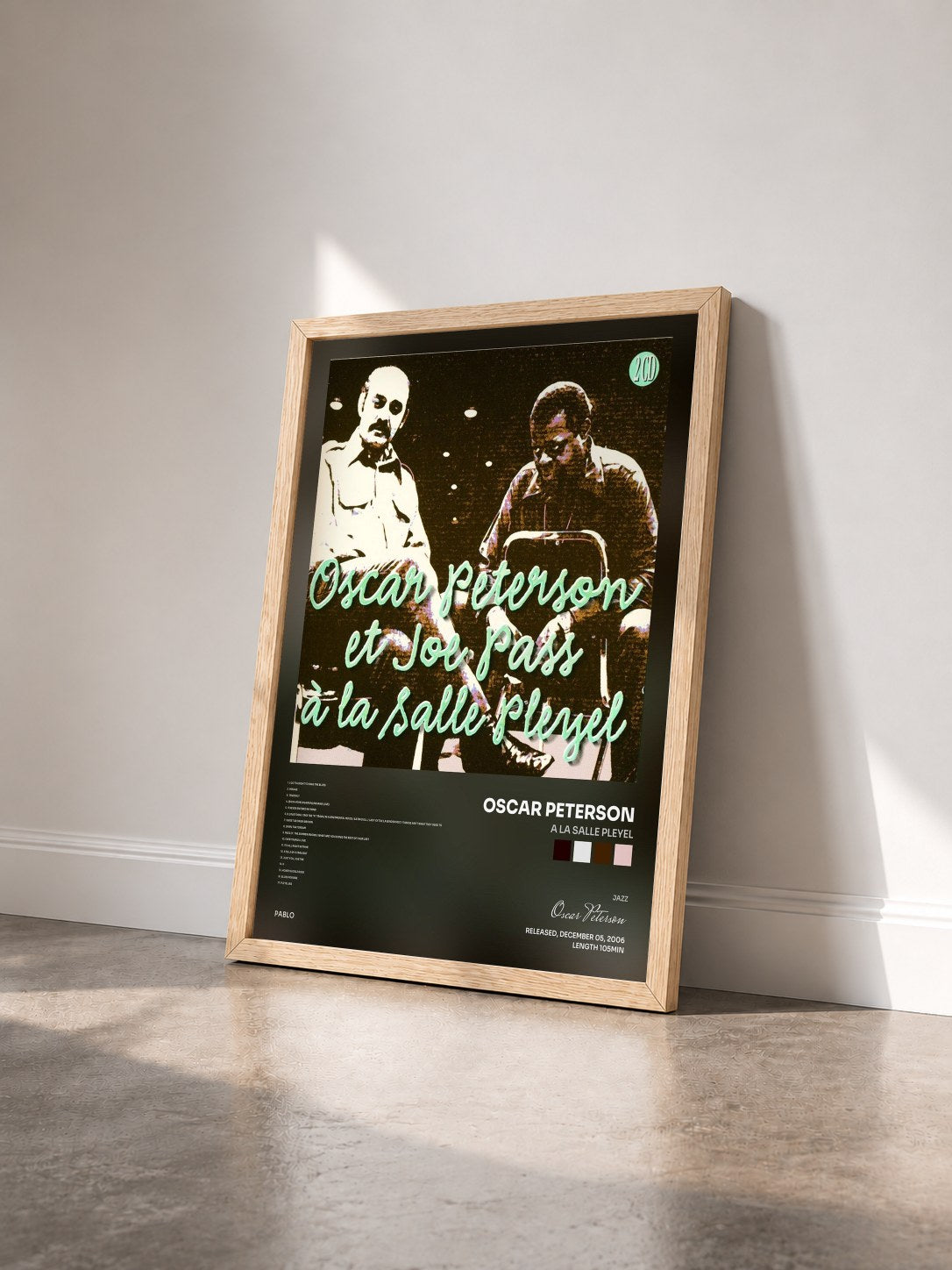 #bois Tableau de l'album A La Salle Pleyel de Oscar Peterson vu de trois quarts, cadre en bois brut