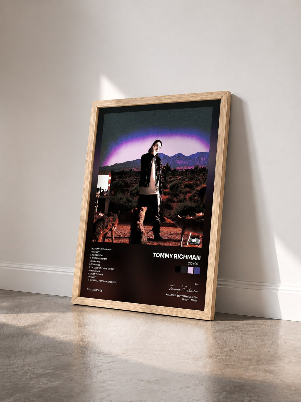 #bois Tableau de l'album COYOTE de Tommy Richman vu de trois quarts, cadre en bois brut