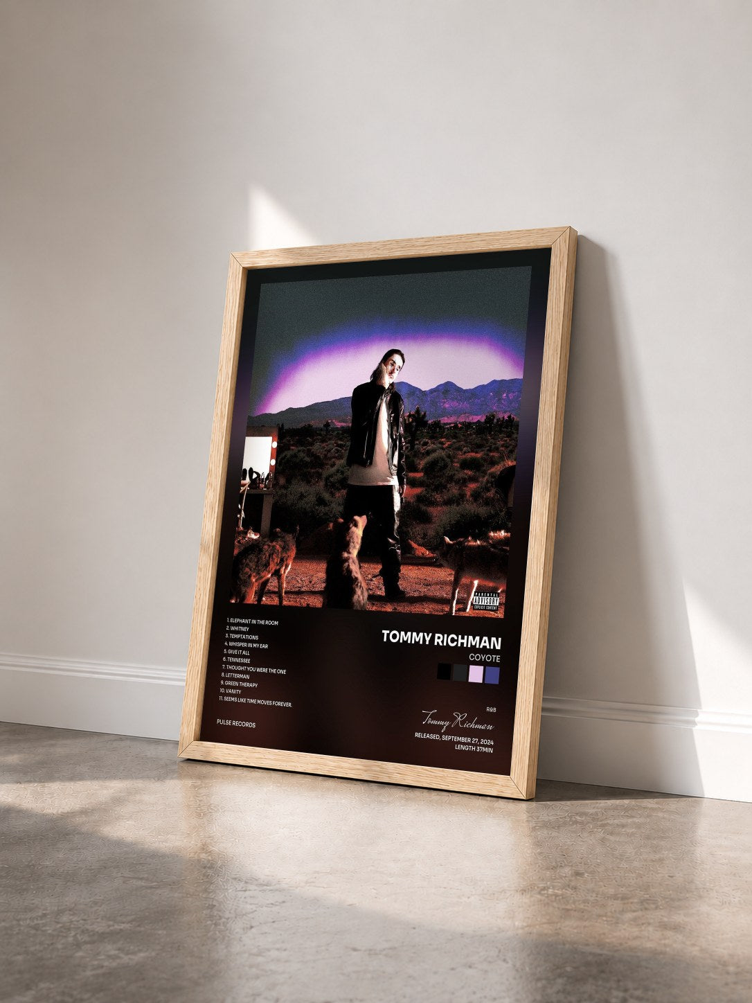 #bois Tableau de l'album COYOTE de Tommy Richman vu de trois quarts, cadre en bois brut