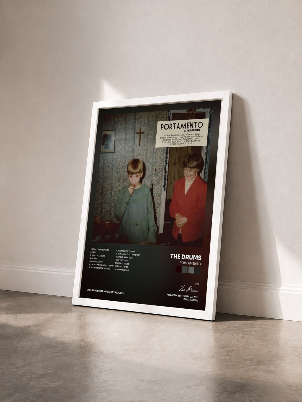 #blanc Tableau de l'album Portamento de The Drums vu de trois quarts, cadre blanc