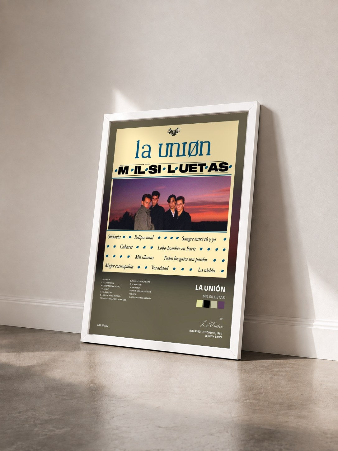 #blanc Tableau de l'album Mil Siluetas de La Unión vu de trois quarts, cadre blanc