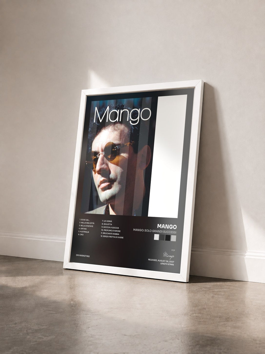 #blanc Tableau de l'album Mango: Solo Grandi Successi de Mango vu de trois quarts, cadre blanc