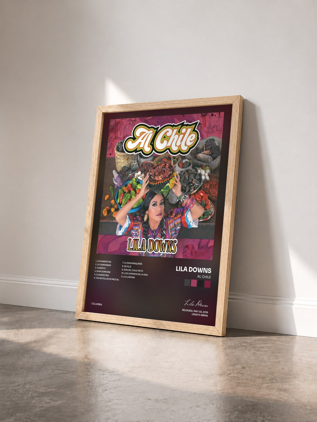 #bois Tableau de l'album Al Chile de Lila Downs vu de trois quarts, cadre en bois brut