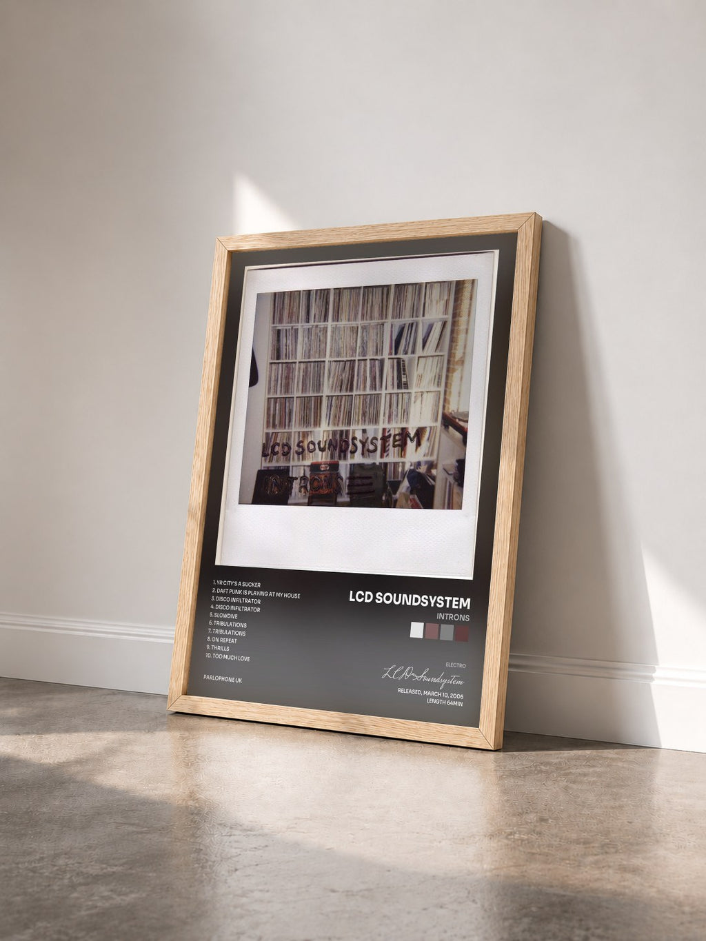 #bois Tableau de l'album Introns de LCD Soundsystem vu de trois quarts, cadre en bois brut