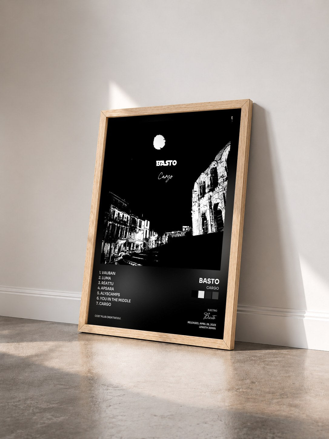 #bois Tableau de l'album Cargo de Basto vu de trois quarts, cadre en bois brut