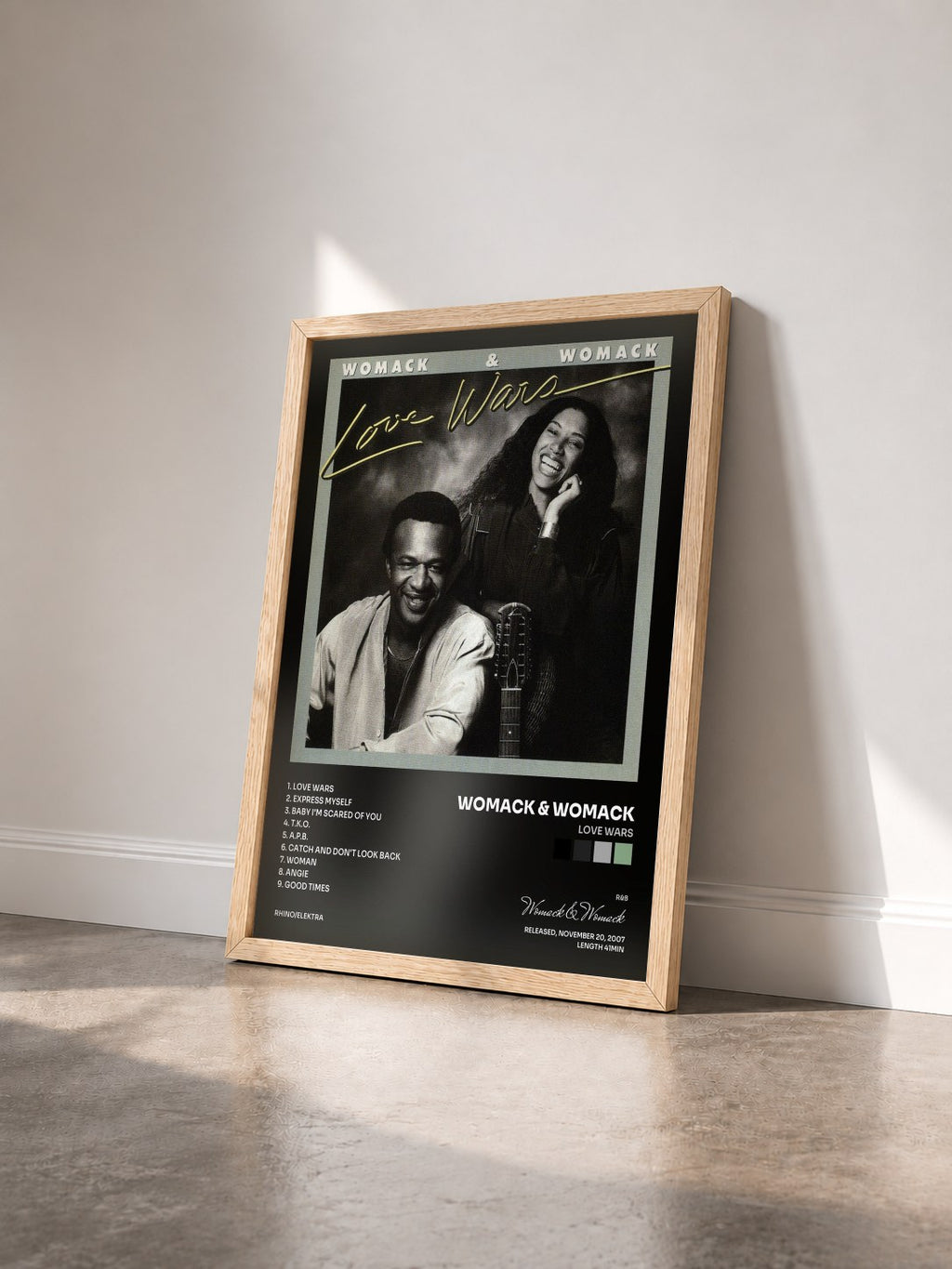 #bois Tableau de l'album Love Wars de Womack & Womack vu de trois quarts, cadre en bois brut