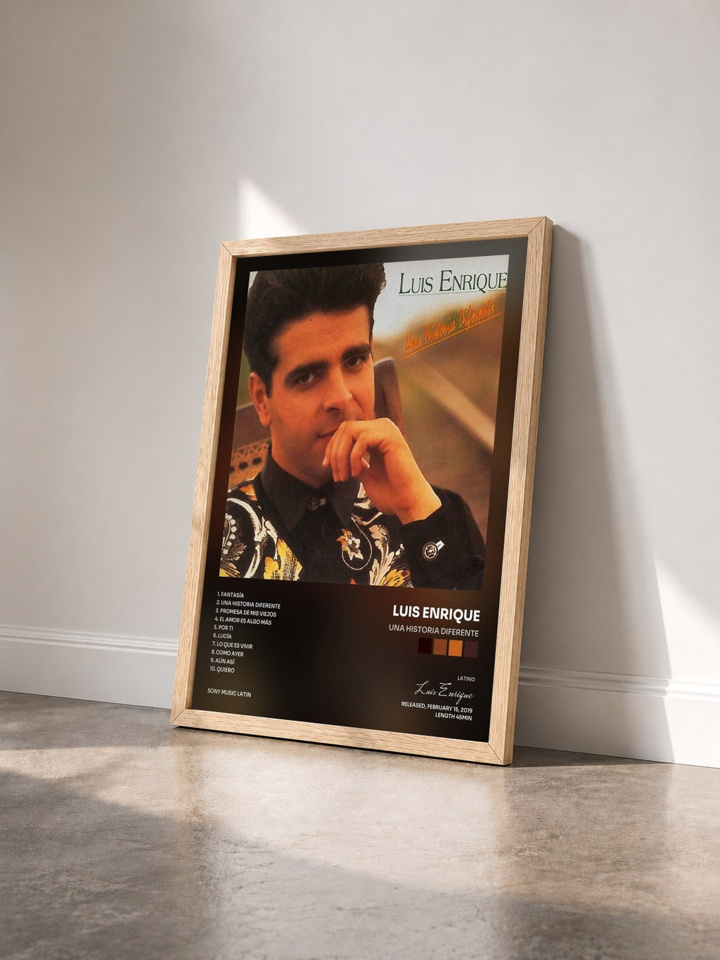#bois Tableau de l'album Una Historia Diferente de Luis Enrique vu de trois quarts, cadre en bois brut
