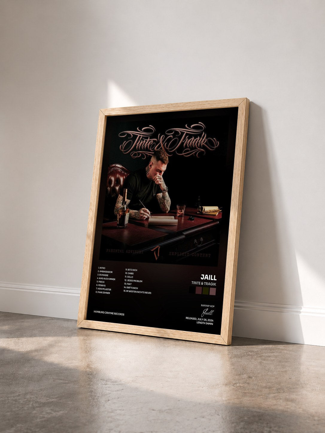 #bois Tableau de l'album Tinte & Tragik de Jaill vu de trois quarts, cadre en bois brut