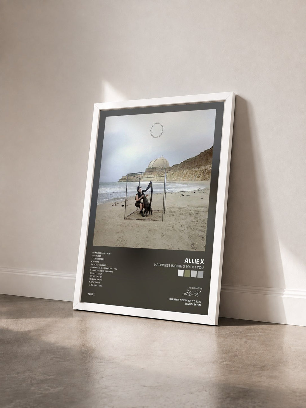 #blanc Tableau de l'album Happiness Is Going To Get You de Allie X vu de trois quarts, cadre blanc