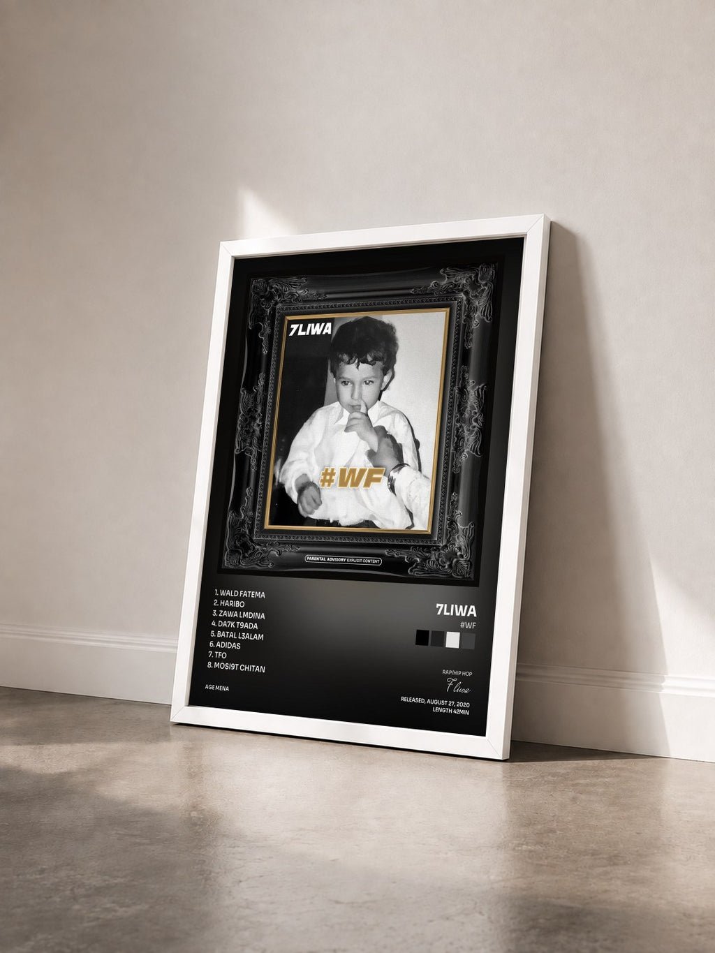 #blanc Tableau de l'album #WF de 7liwa vu de trois quarts, cadre blanc