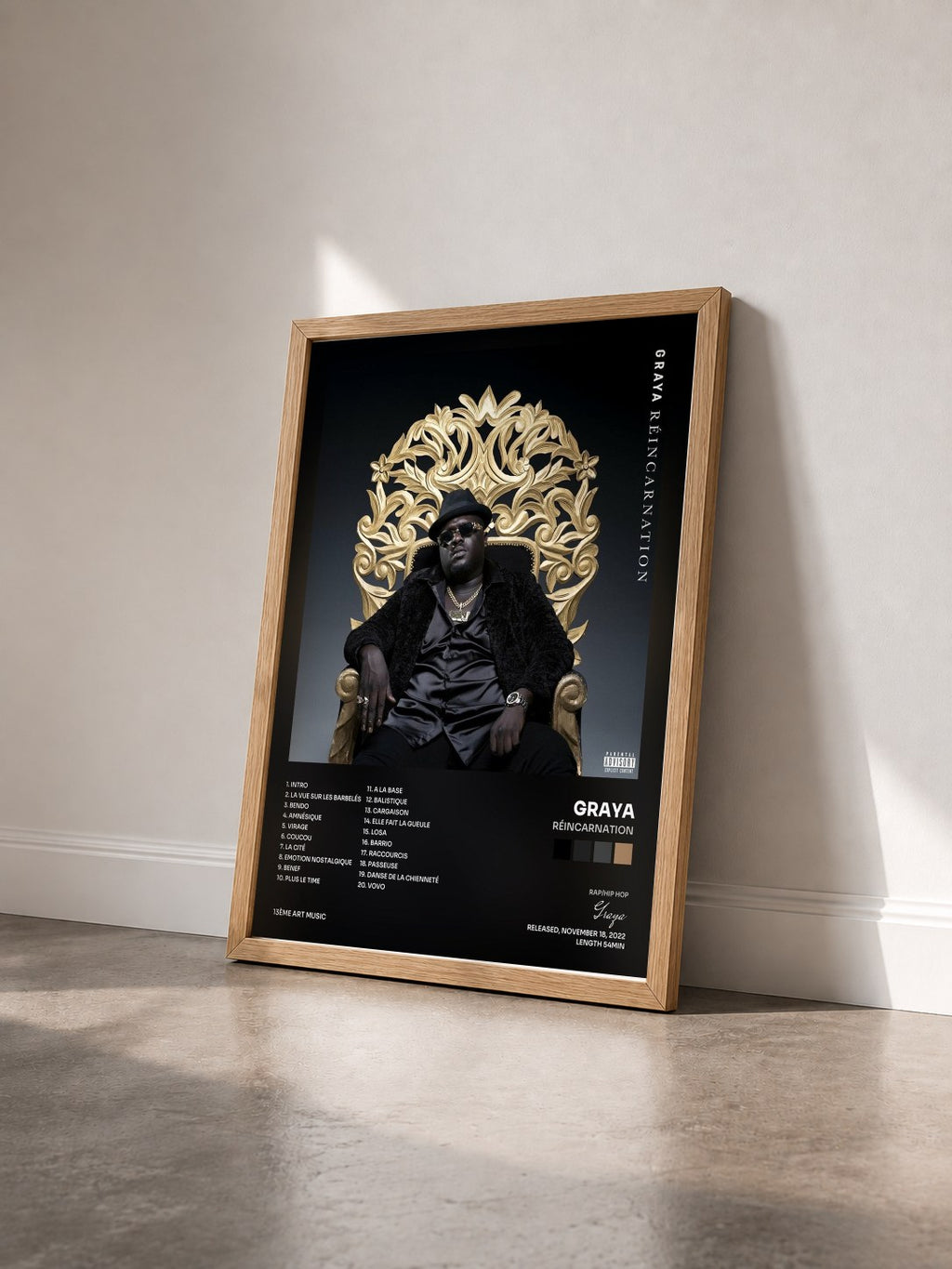 #bois Tableau de l'album Réincarnation de Graya vu de trois quarts, cadre en bois brut