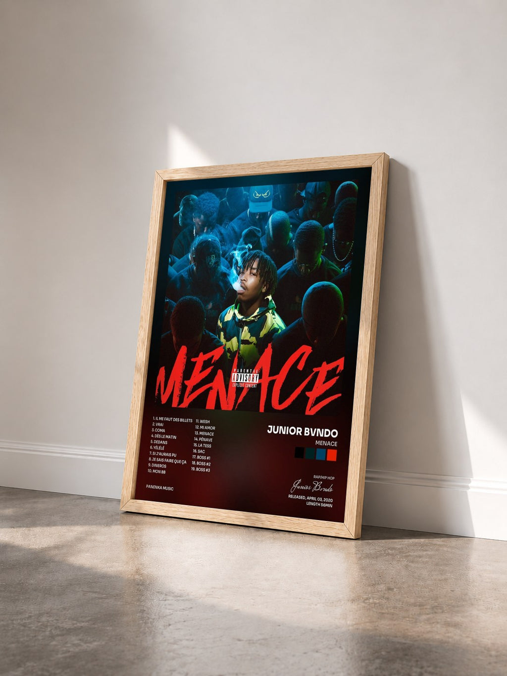 #bois Tableau de l'album Menace de Junior Bvndo vu de trois quarts, cadre en bois brut