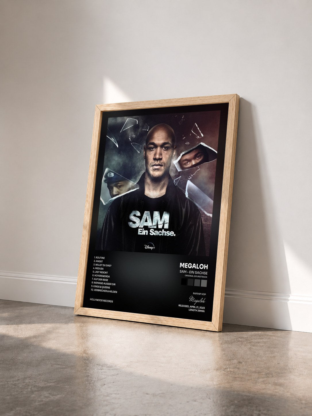 #bois Tableau de l'album Sam - ein Sachse (Original Soundtrack) de Megaloh vu de trois quarts, cadre en bois brut
