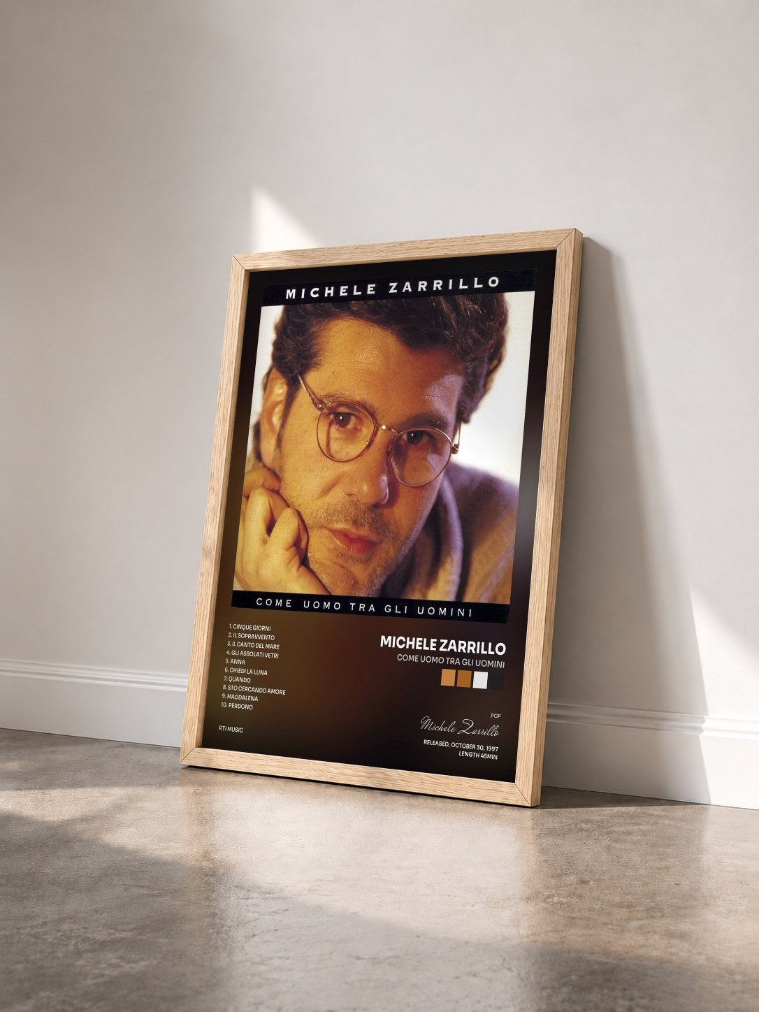 #bois Tableau de l'album Come Uomo Tra Gli Uomini de Michele Zarrillo vu de trois quarts, cadre en bois brut