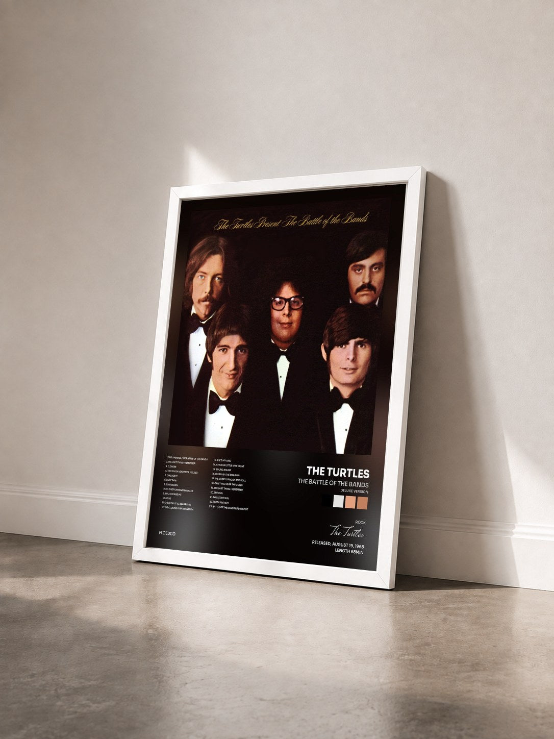 #blanc Tableau de l'album The Battle of the Bands (Deluxe Version) de The Turtles vu de trois quarts, cadre blanc