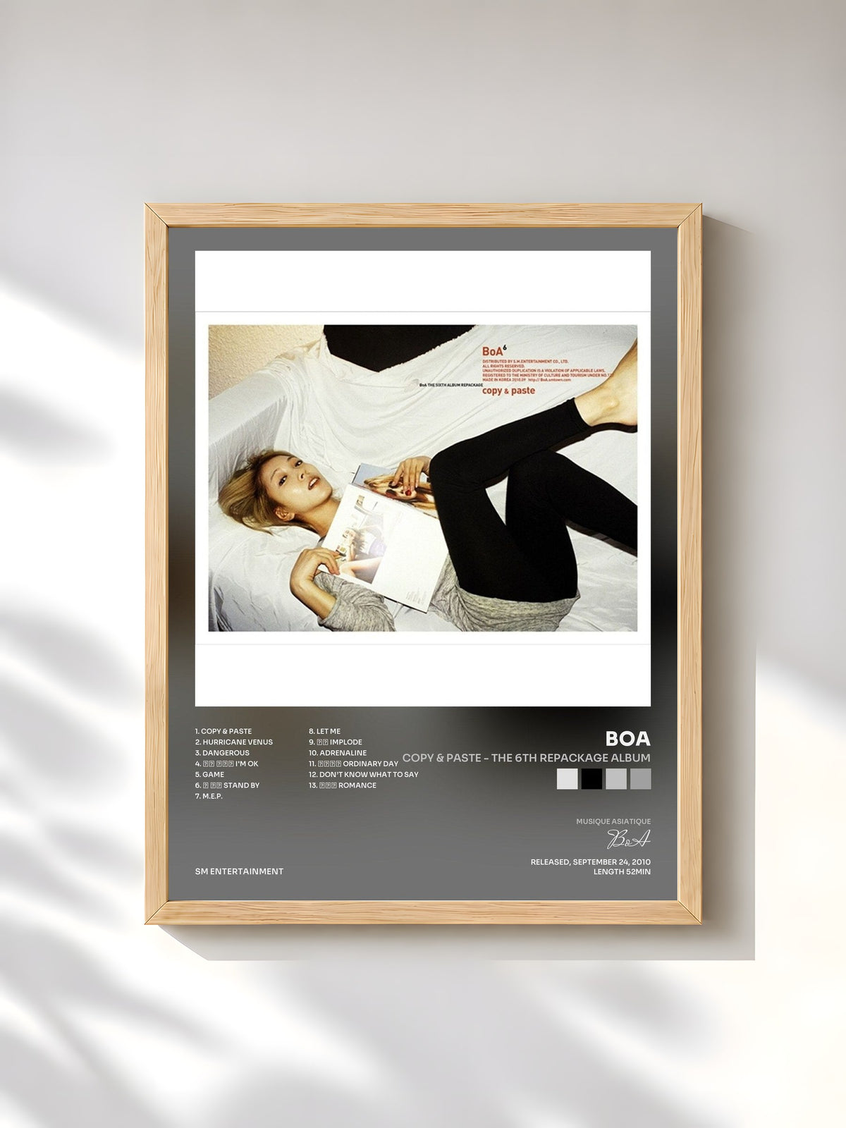 #bois Tableau de l'album Copy & Paste - The 6th Repackage Album de BoA, cadre en bois brut, imprimé et encadré en France