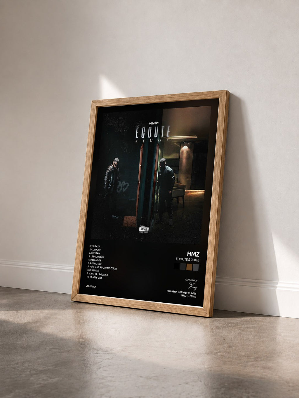 #bois Tableau de l'album Écoute & Juge de Hmz vu de trois quarts, cadre en bois brut