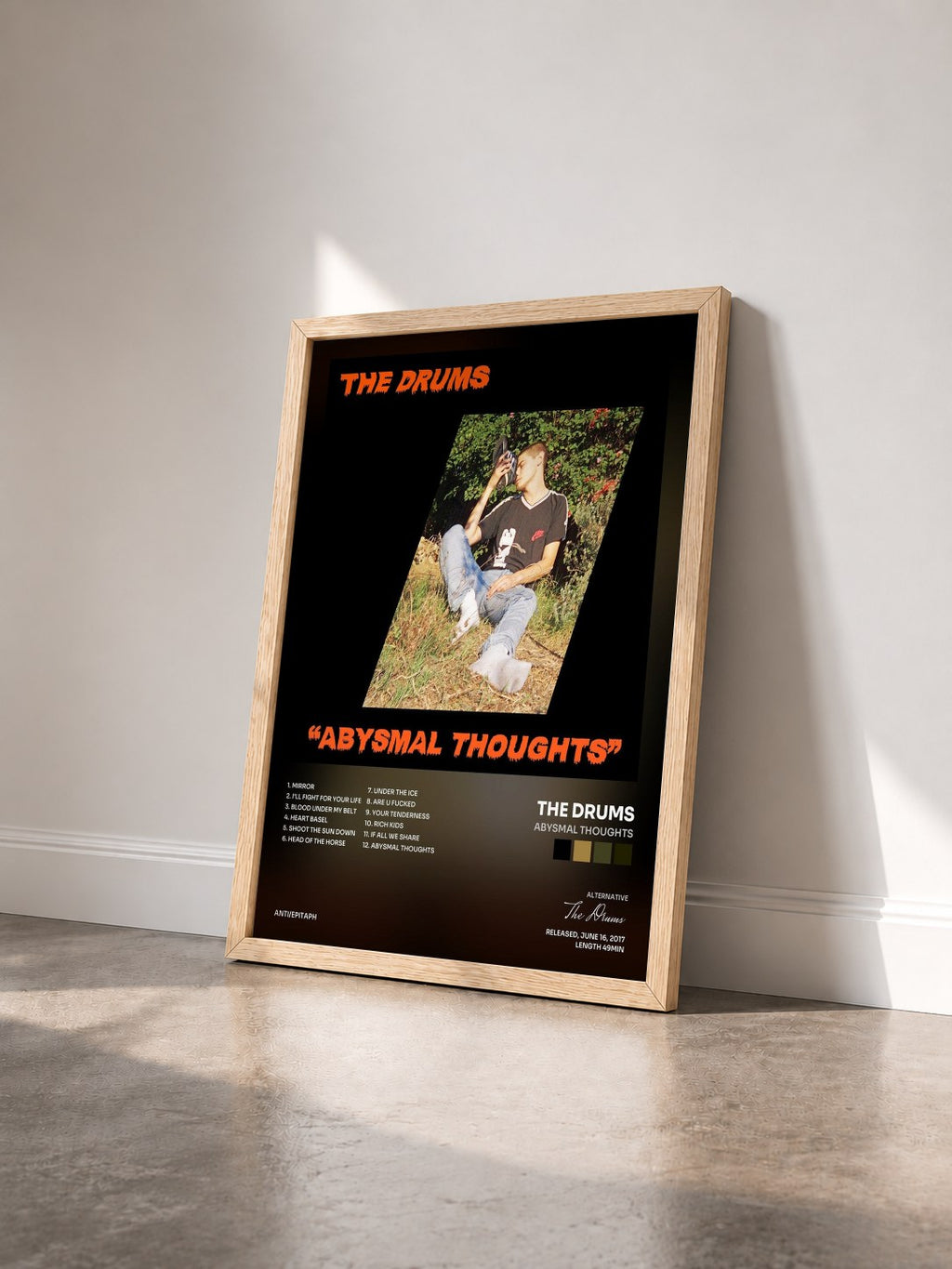 #bois Tableau de l'album Abysmal Thoughts de The Drums vu de trois quarts, cadre en bois brut