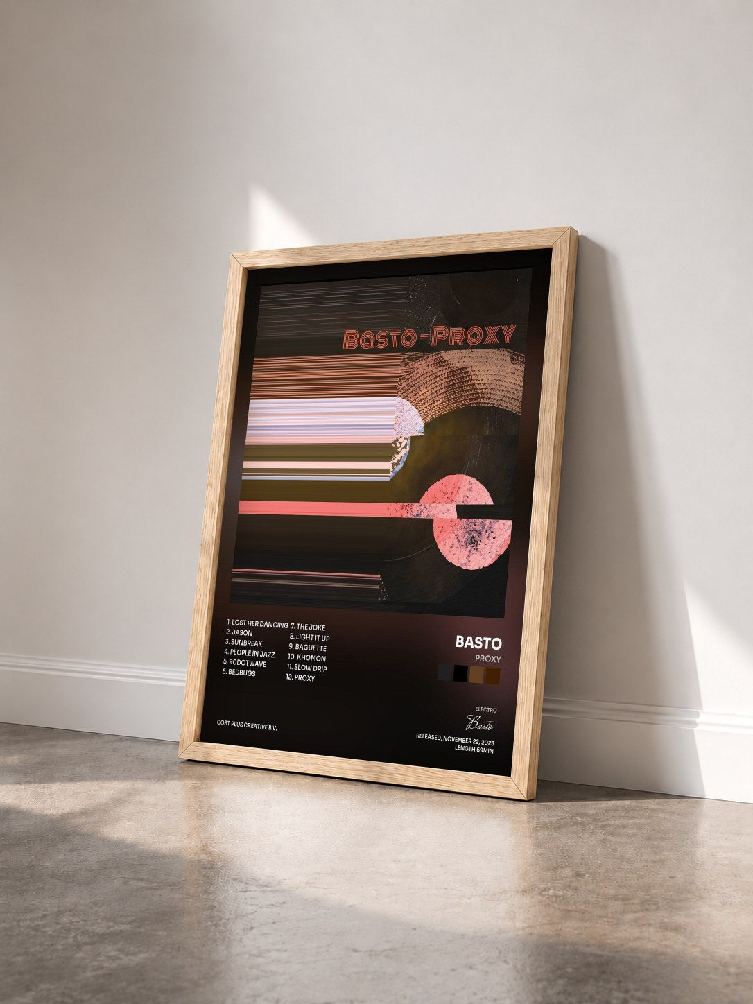 #bois Tableau de l'album Proxy de Basto vu de trois quarts, cadre en bois brut
