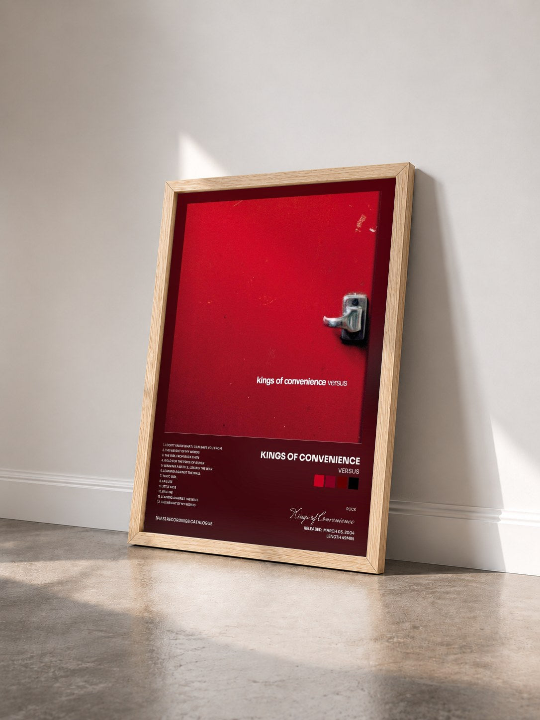 #bois Tableau de l'album Versus de Kings of Convenience vu de trois quarts, cadre en bois brut