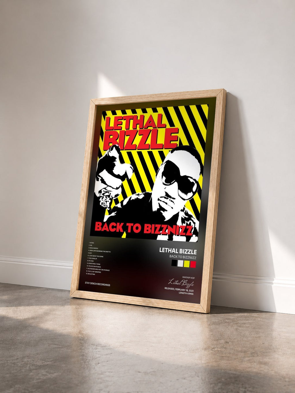 #bois Tableau de l'album Back to Bizznizz de Lethal Bizzle vu de trois quarts, cadre en bois brut