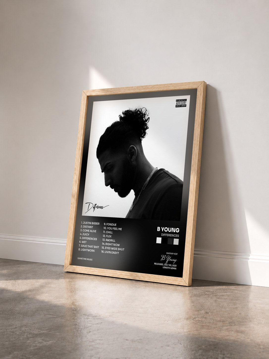#bois Tableau de l'album Differences de B Young vu de trois quarts, cadre en bois brut