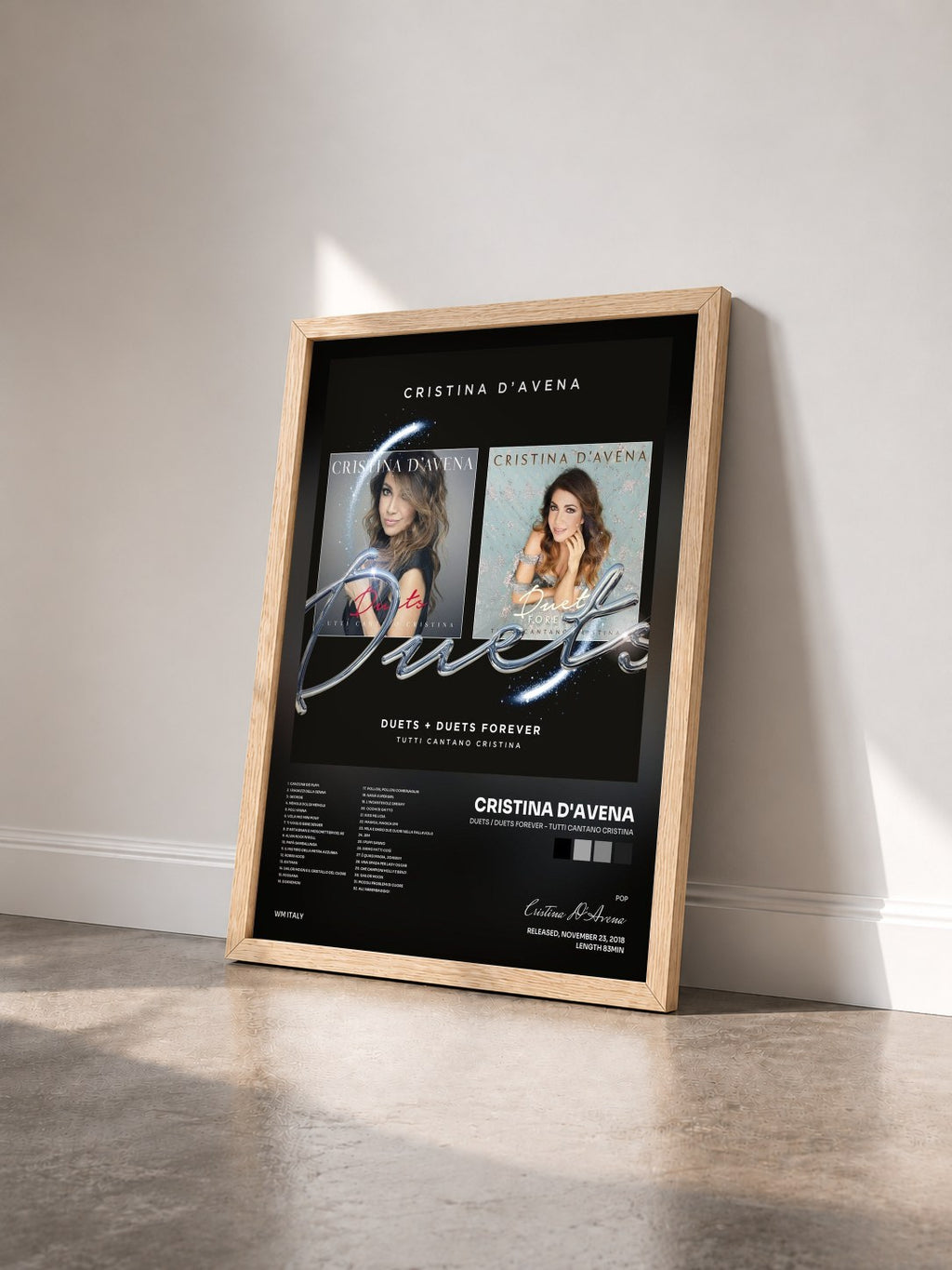 #bois Tableau de l'album Duets / Duets Forever - Tutti cantano Cristina de Cristina D'Avena vu de trois quarts, cadre en bois brut