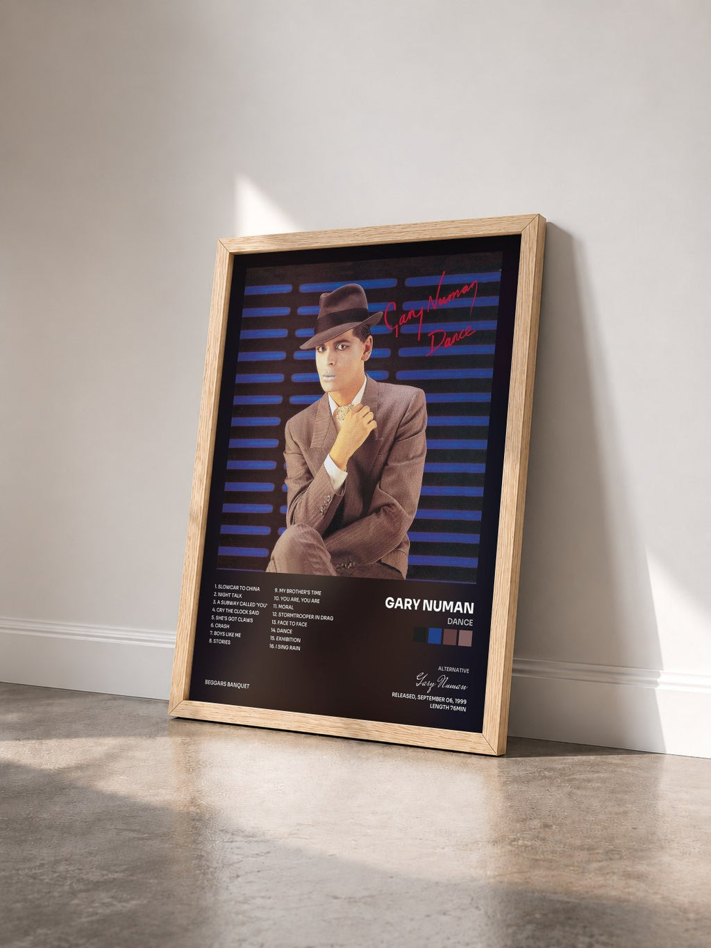 #bois Tableau de l'album Dance de Gary Numan vu de trois quarts, cadre en bois brut