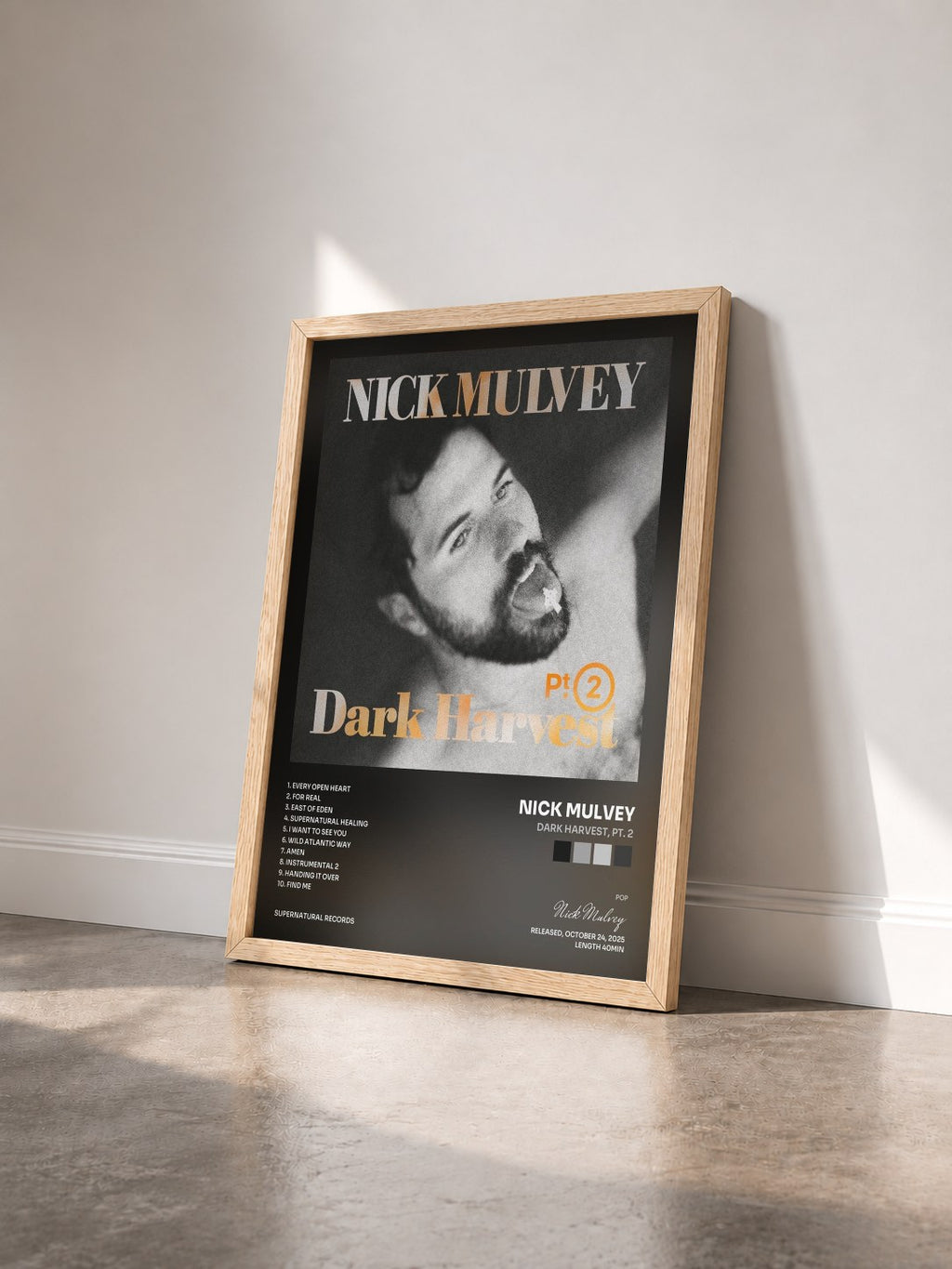 #bois Tableau de l'album Dark Harvest, Pt. 2 de Nick Mulvey vu de trois quarts, cadre en bois brut