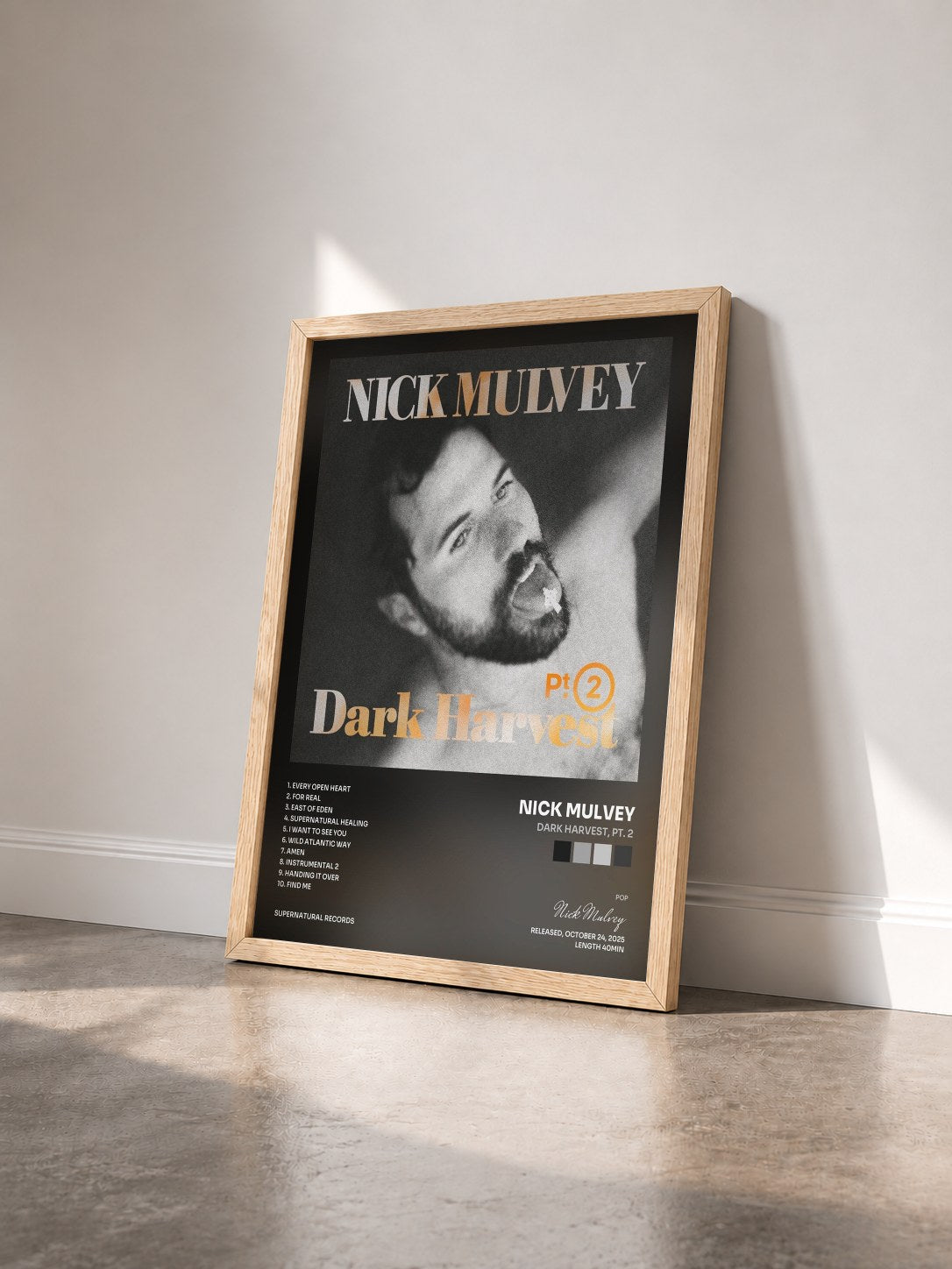 #bois Tableau de l'album Dark Harvest, Pt. 2 de Nick Mulvey vu de trois quarts, cadre en bois brut