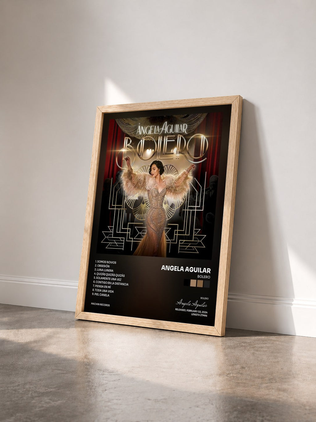 #bois Tableau de l'album Bolero de Angela Aguilar vu de trois quarts, cadre en bois brut
