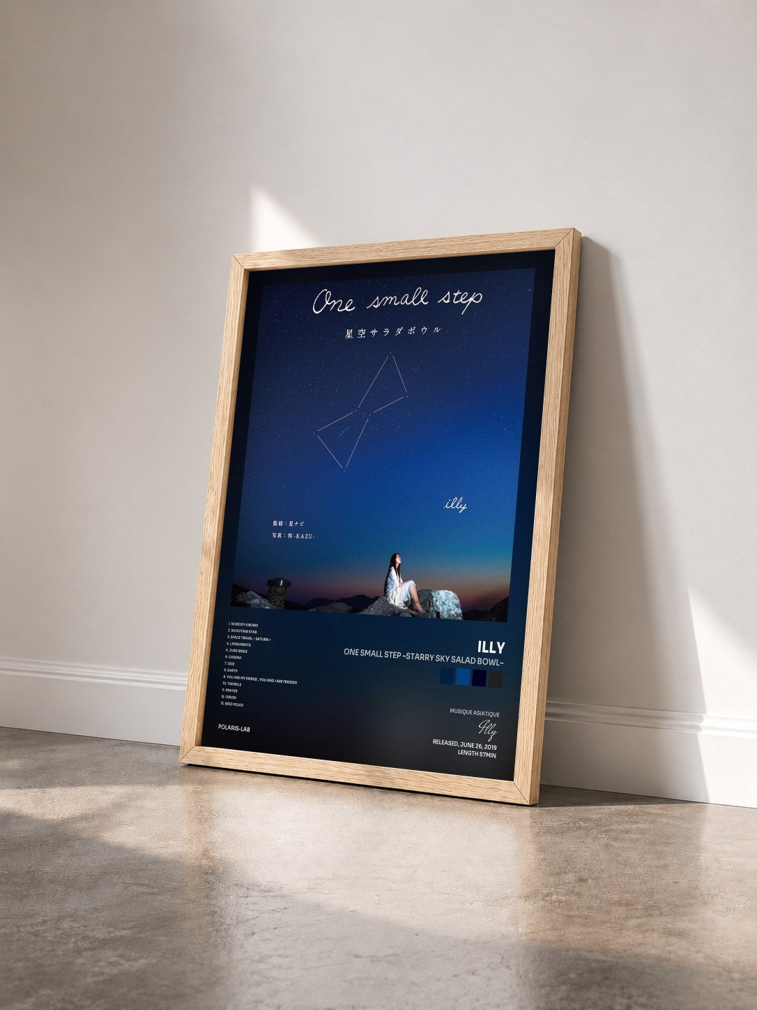 #bois Tableau de l'album One Small Step ~starry sky salad bowl~ de Illy vu de trois quarts, cadre en bois brut