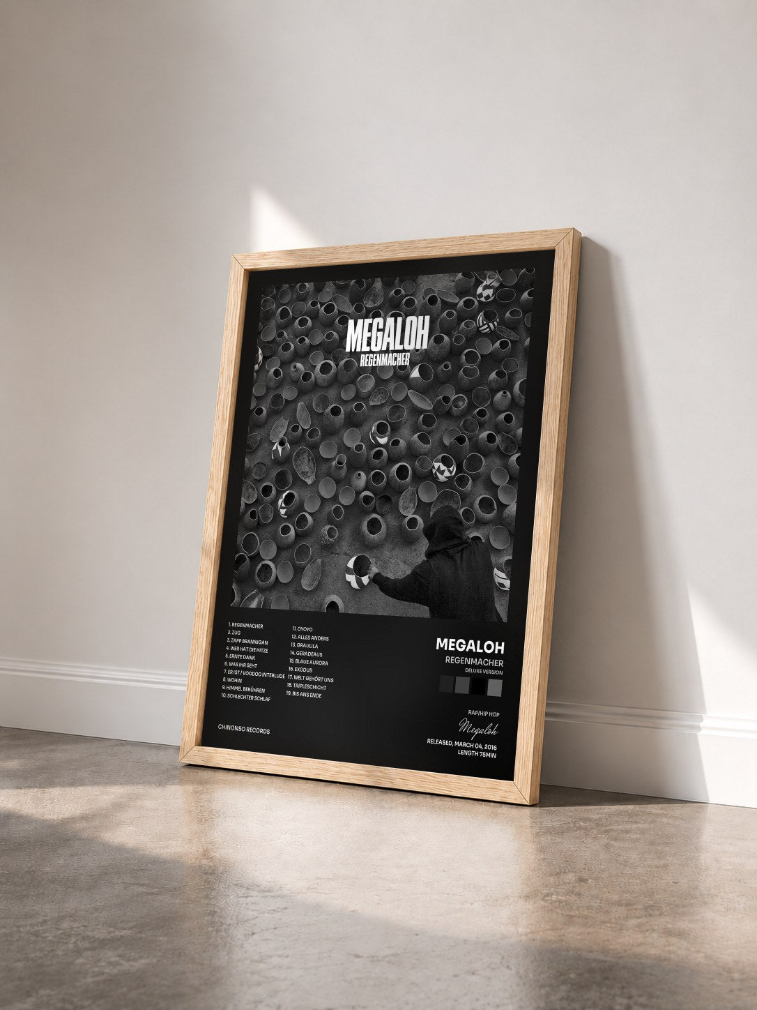 #bois Tableau de l'album Regenmacher (Deluxe Version) de Megaloh vu de trois quarts, cadre en bois brut
