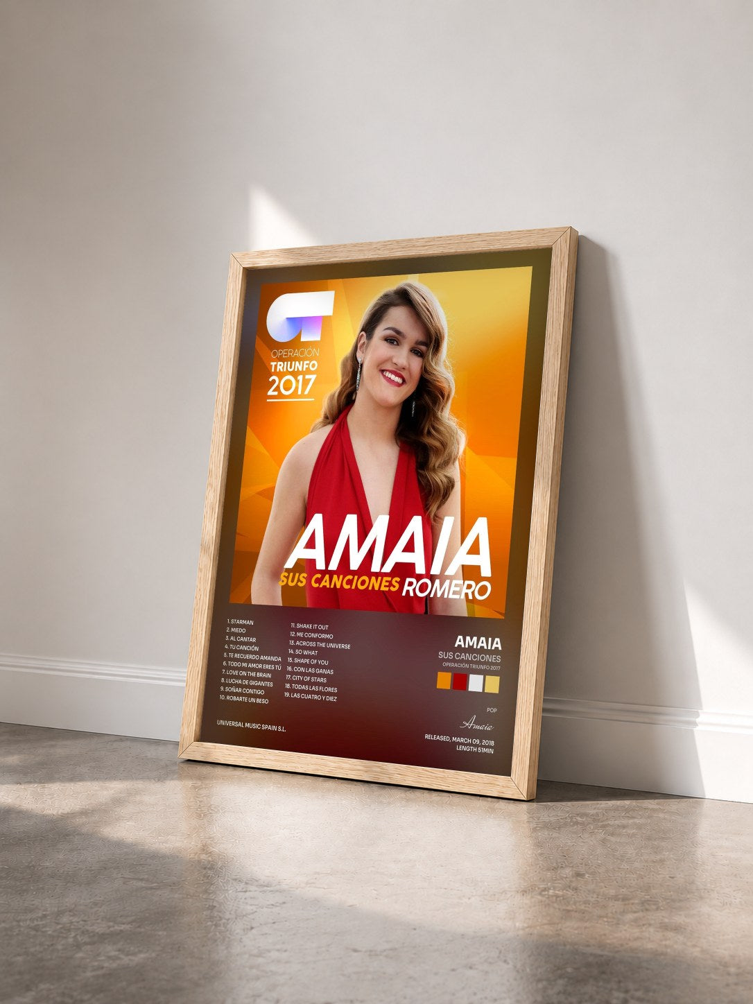 #bois Tableau de l'album Sus Canciones (Operación Triunfo 2017) de Amaia vu de trois quarts, cadre en bois brut