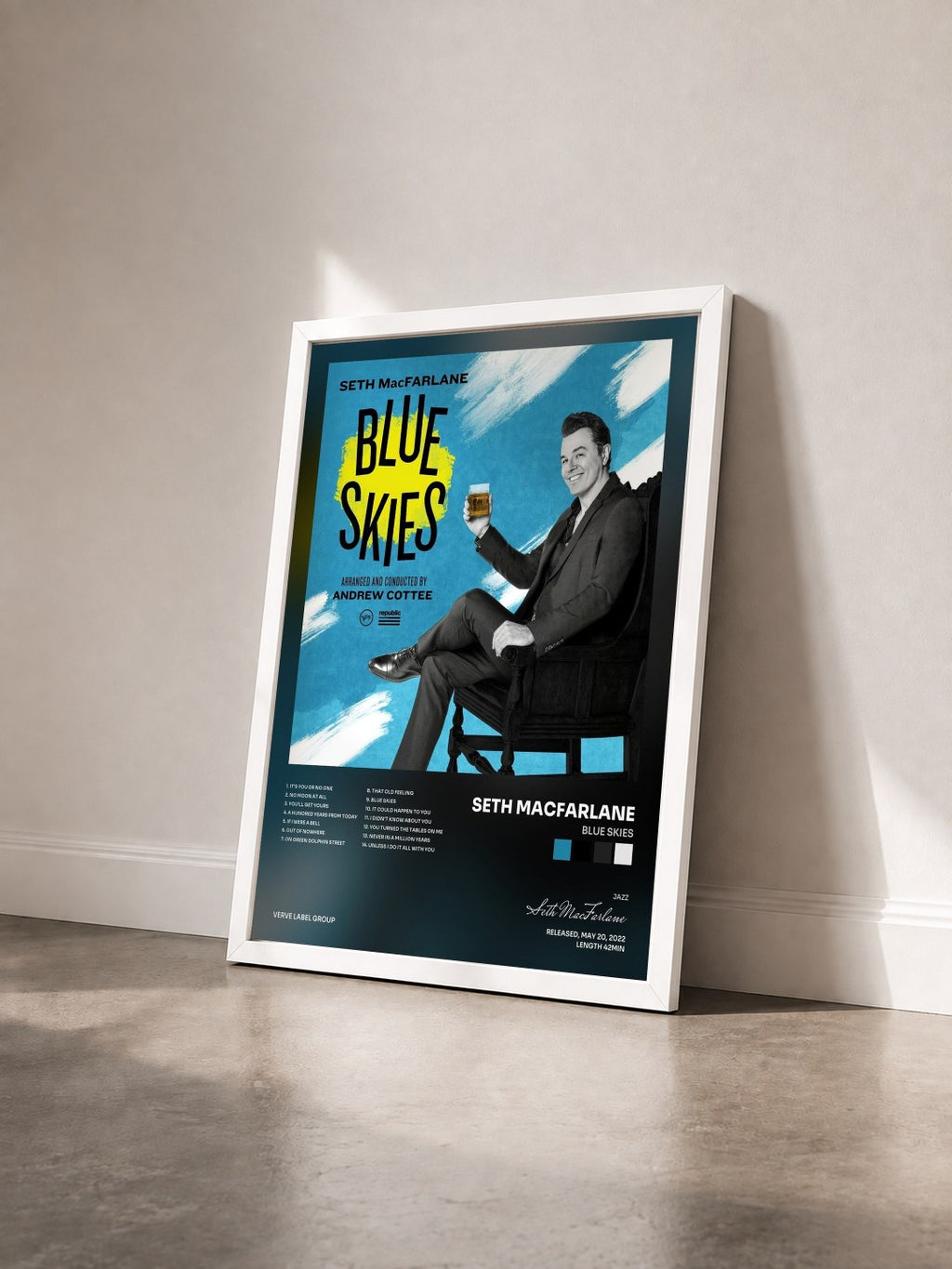 #blanc Tableau de l'album Blue Skies de Seth MacFarlane vu de trois quarts, cadre blanc
