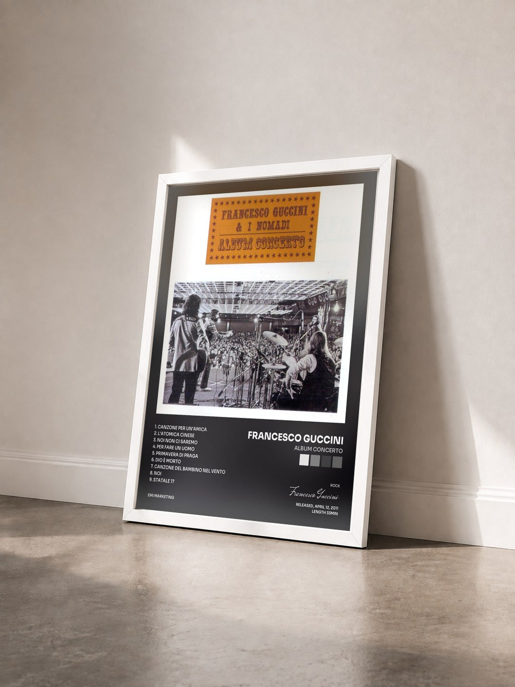 #blanc Tableau de l'album Album Concerto de Francesco Guccini vu de trois quarts, cadre blanc