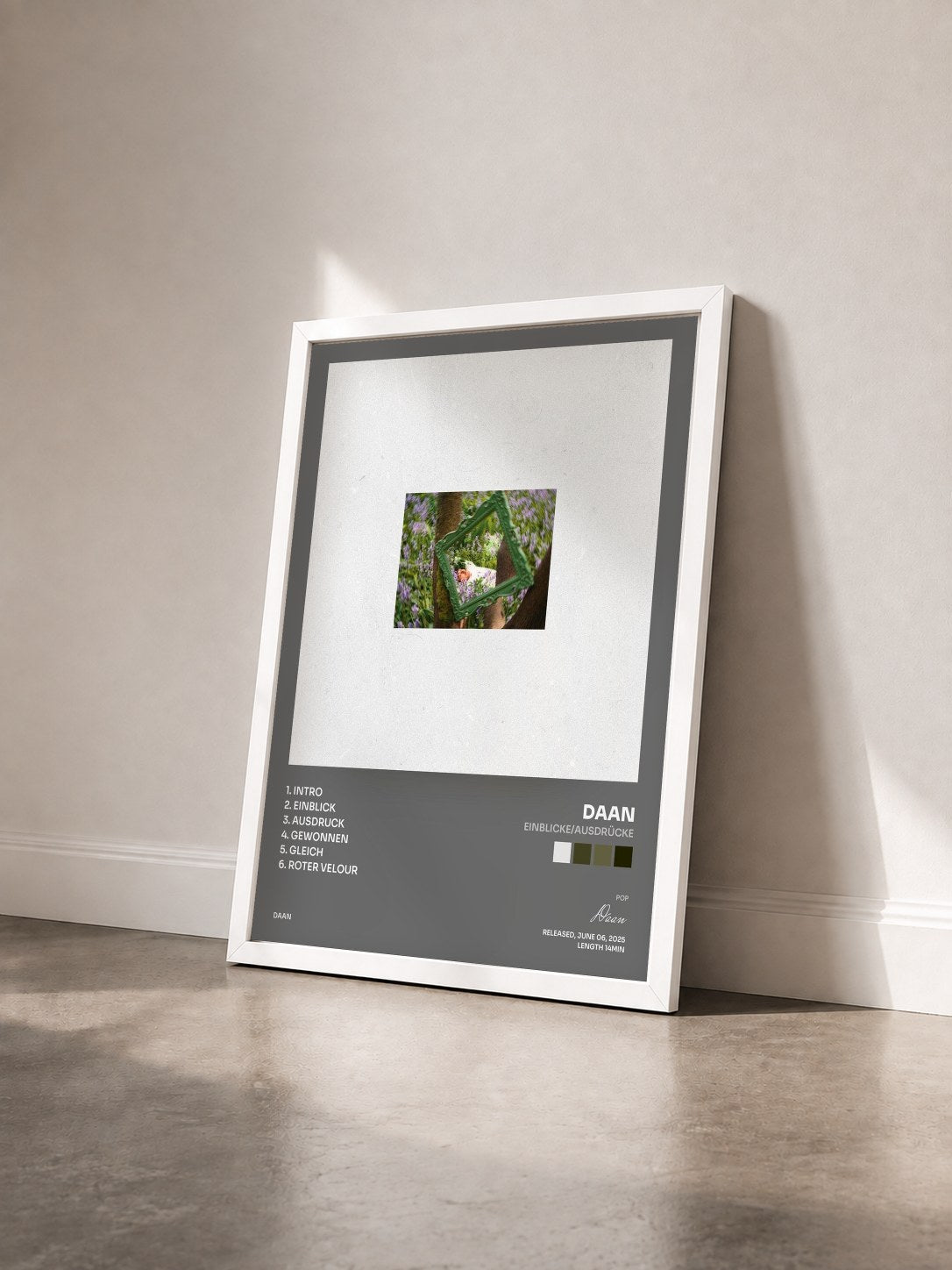 #blanc Tableau de l'album EINBLICKE/AUSDRÜCKE de Daan vu de trois quarts, cadre blanc