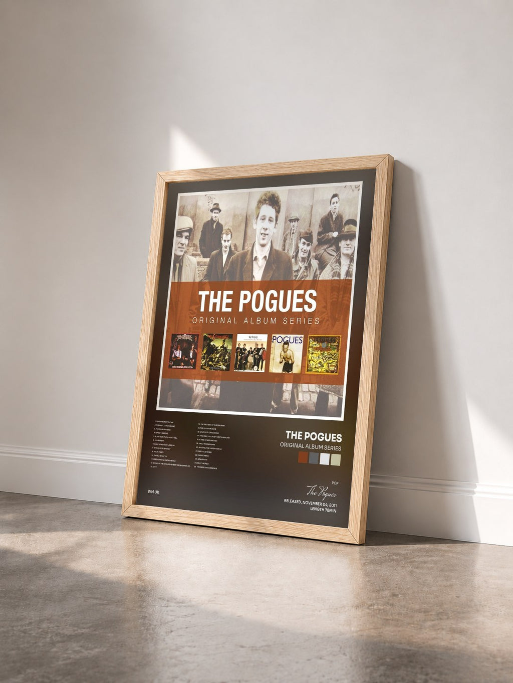 #bois Tableau de l'album Original Album Series de The Pogues vu de trois quarts, cadre en bois brut